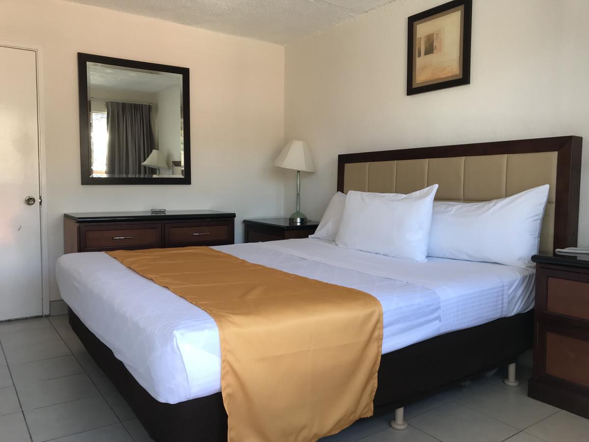 Hotel Guillen Jr تيجوانا المظهر الخارجي الصورة